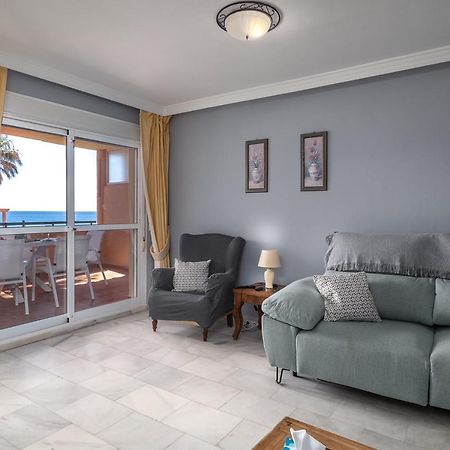 Fantastic Beachfront Apartment Estepona Exteriör bild