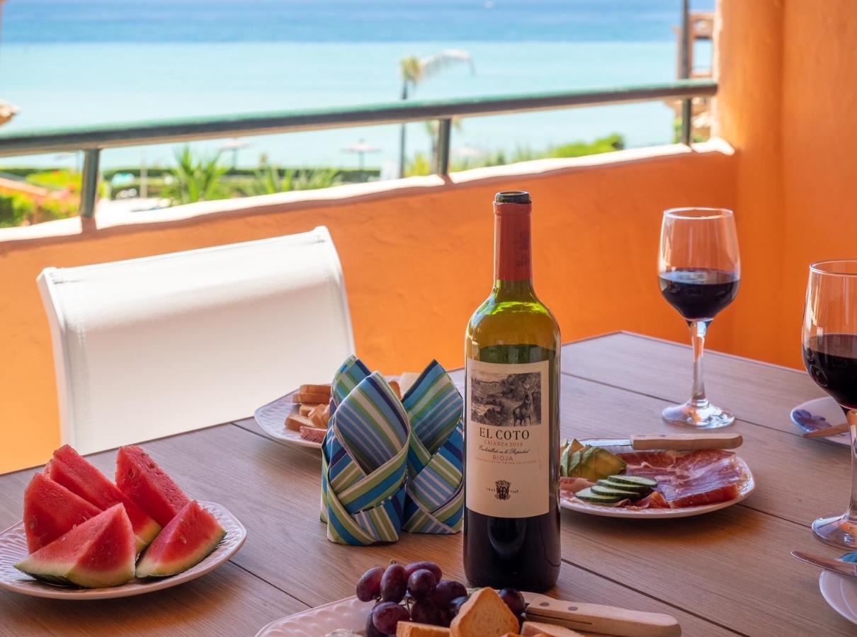 Fantastic Beachfront Apartment Estepona Exteriör bild