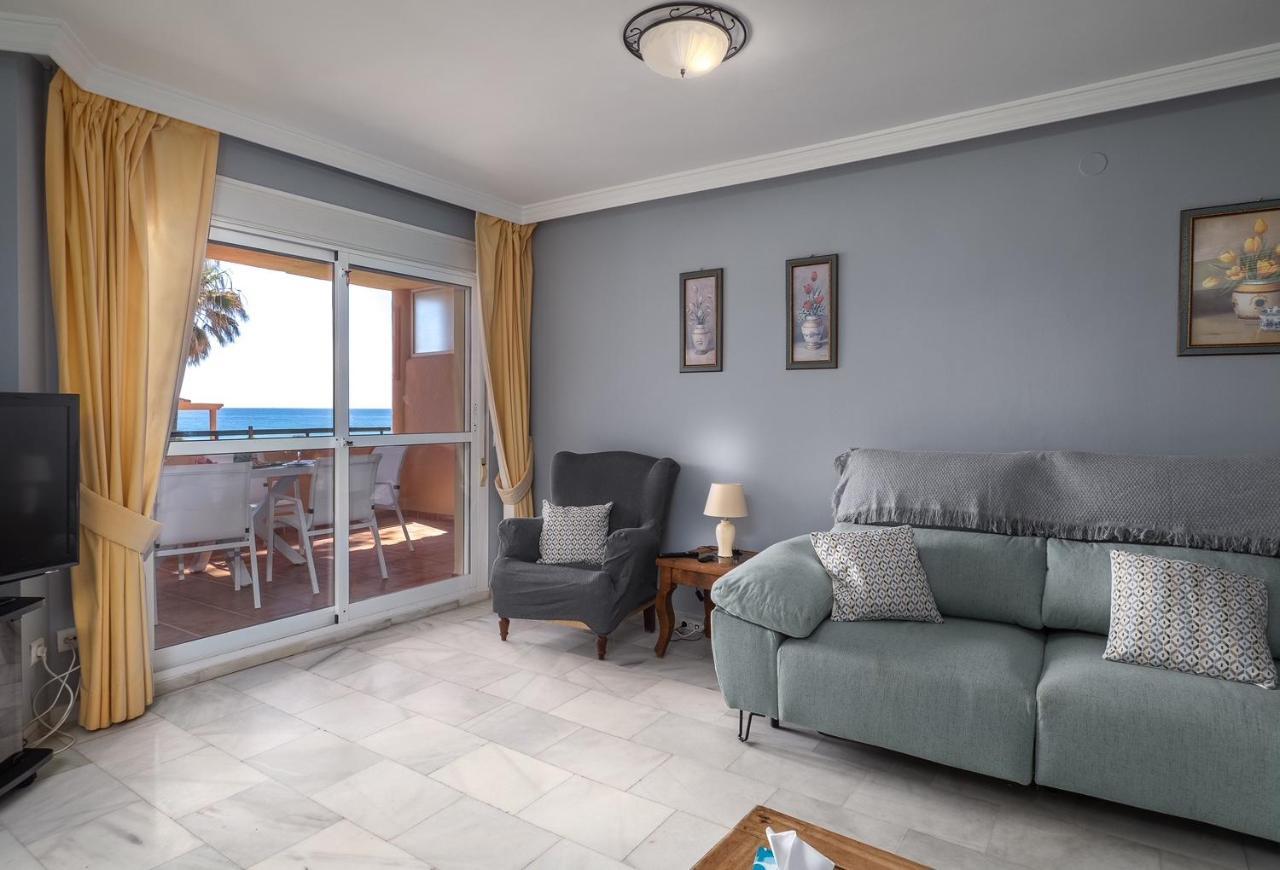 Fantastic Beachfront Apartment Estepona Exteriör bild