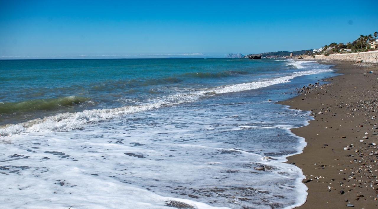 Fantastic Beachfront Apartment Estepona Exteriör bild