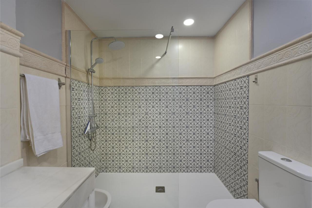 Fantastic Beachfront Apartment Estepona Exteriör bild